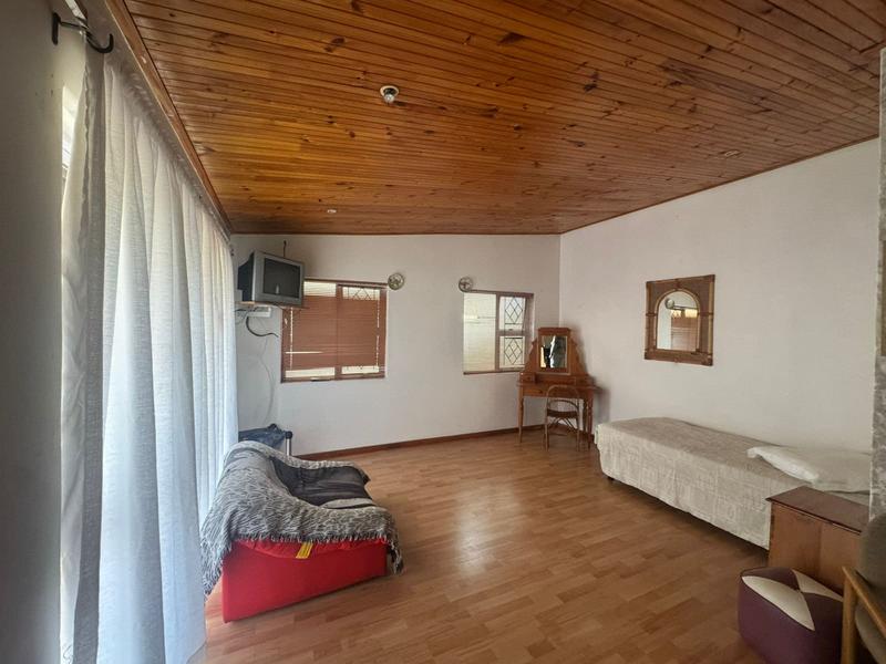 To Let 1 Bedroom Property for Rent in Athlone Western Cape